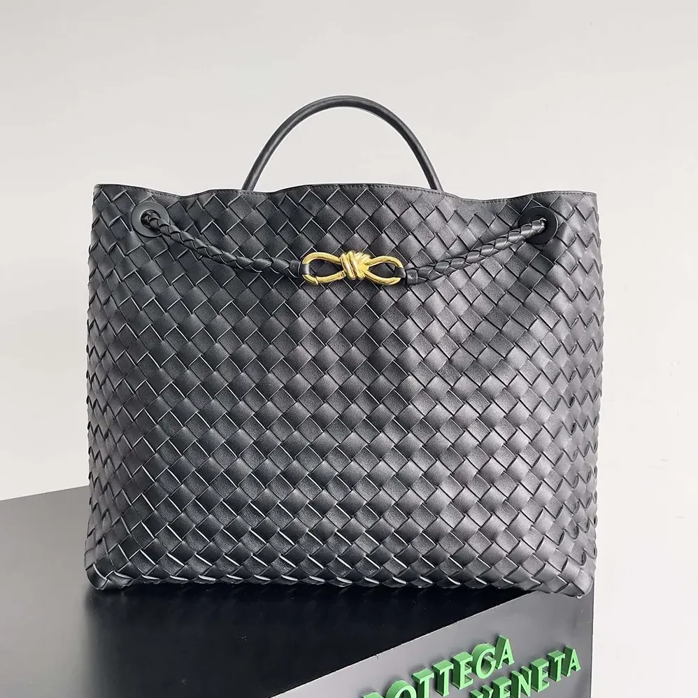 Bottega Veneta Large Andiamo in Lambskin Leather for Women in Black/Gold Bottega Veneta Large Andiamo in Lambskin Leather for Women in Black/Gold