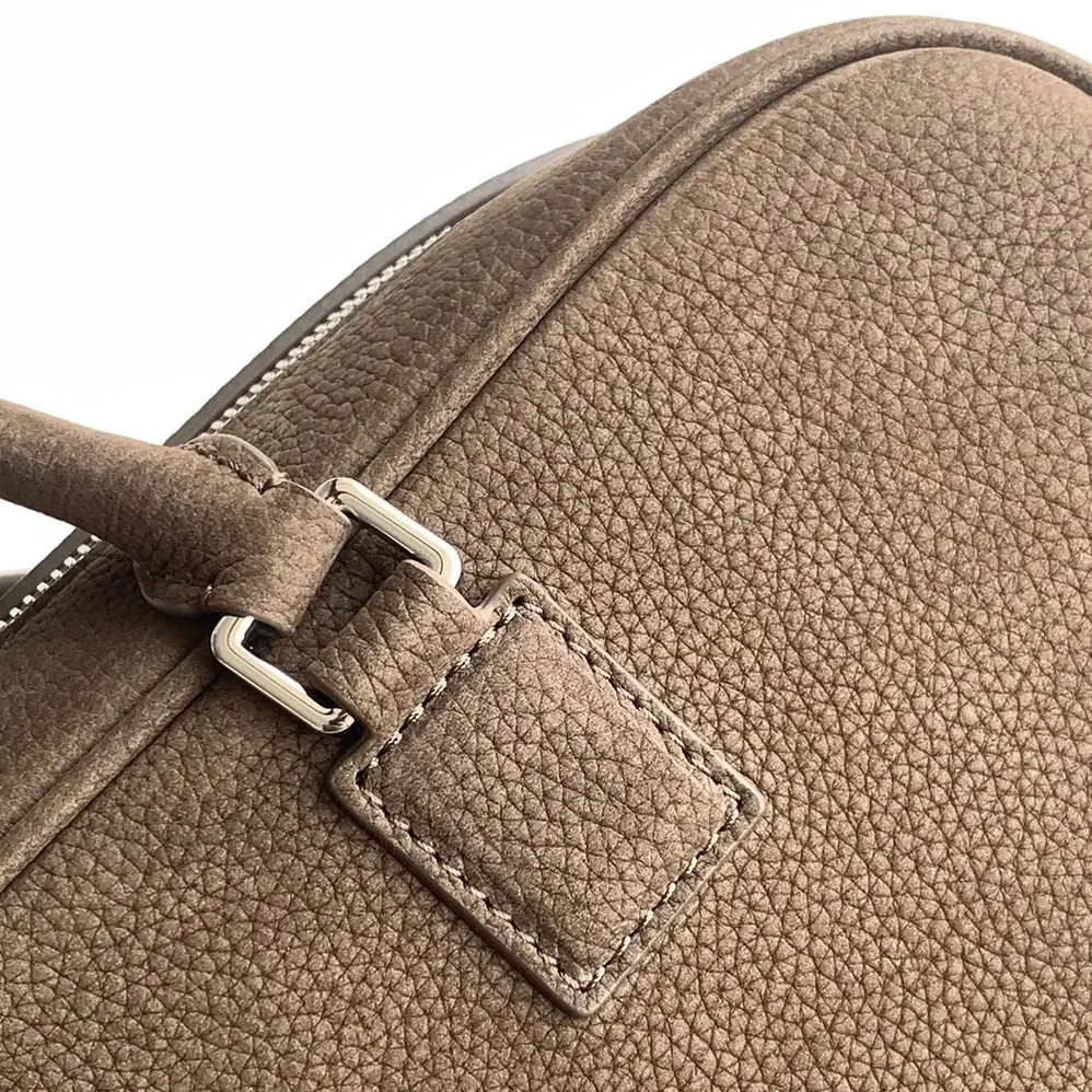 Loewe Amazona 31 Cropped Bag in Grained Nubuck for Unisex Loewe Amazona 31 Cropped Bag in Grained Nubuck for Unisex