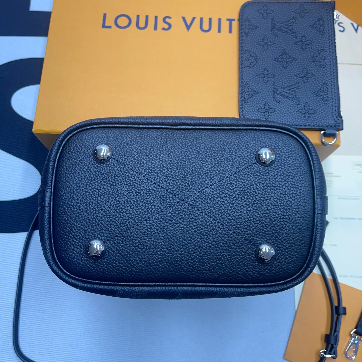 Louis Vuitton Loop Blossom PM Black / Louis Vuitton Loop Blossom PM Black /