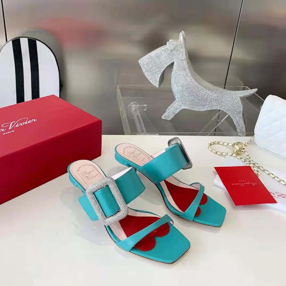 Roger Vivier Viv Choc Side Strass Buckle Mules in Leather for Women in Lime Roger Vivier Viv Choc Side Strass Buckle Mules in Leather for Women in Lime