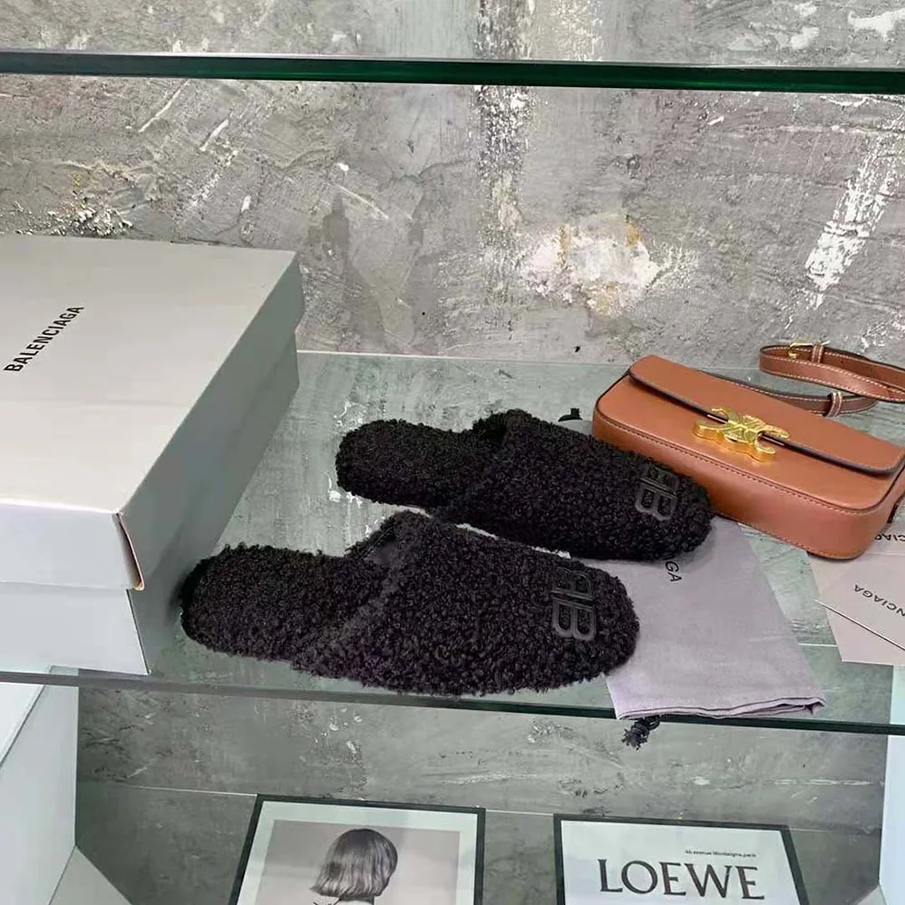 Balenciaga Cosy BB Mule in Black Fake Shearling for Women Balenciaga Cosy BB Mule in Black Fake Shearling for Women