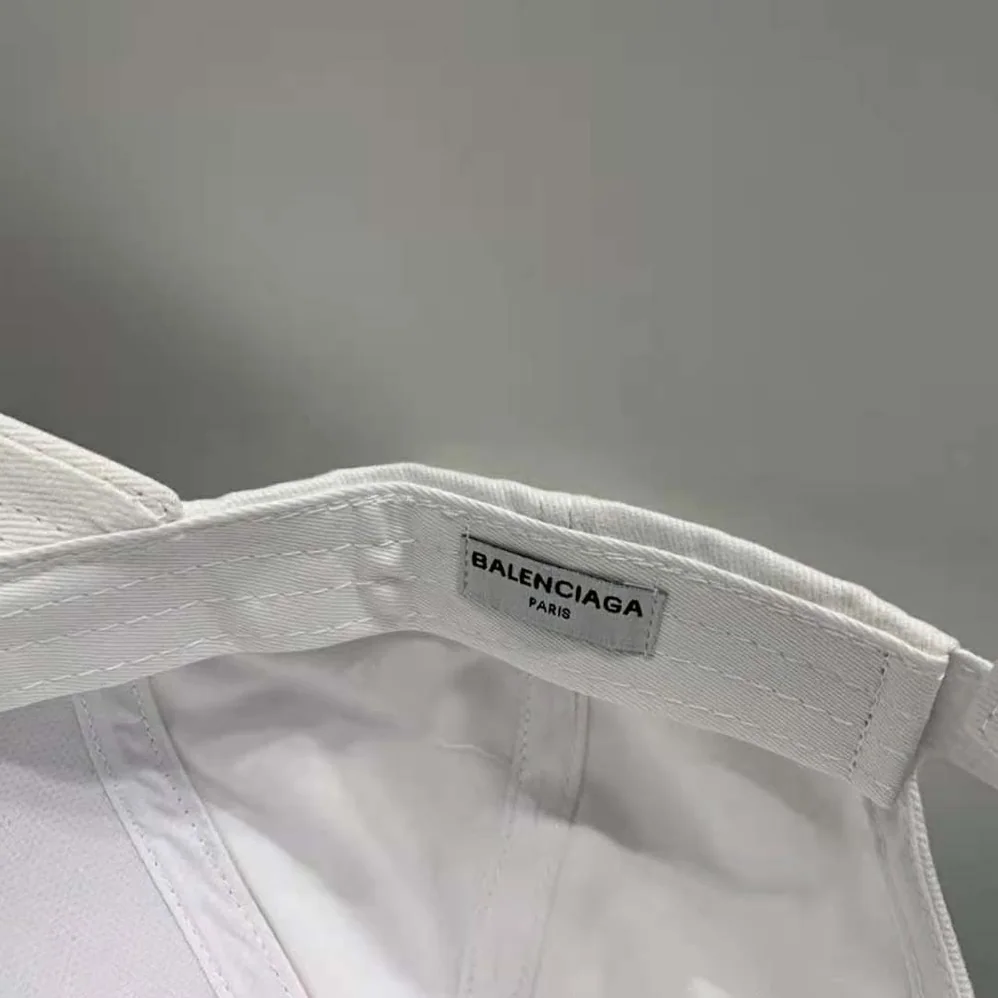 Balenciaga Classic Baseball Cap with Balenciaga Embroidered Logo for Women in White Balenciaga Classic Baseball Cap with Balenciaga Embroidered Logo for Women in White