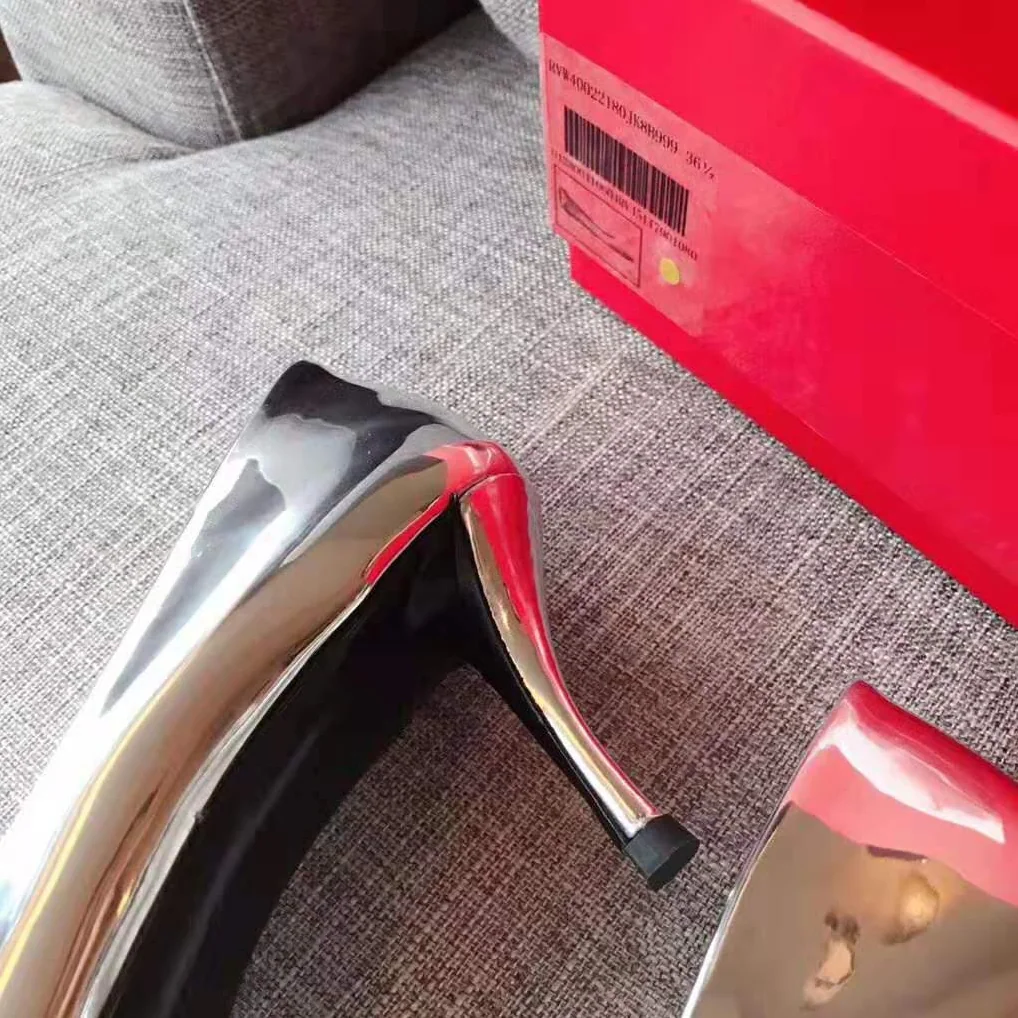 Roger Vivier Flower Strass Buckle Pumps for Women in Silver