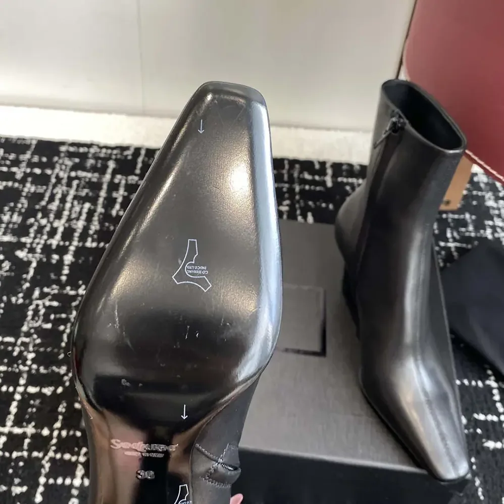 Saint Laurent YSL Jill Booties In Smooth Leather for Women in Black Saint Laurent YSL Jill Booties In Smooth Leather for Women in Black