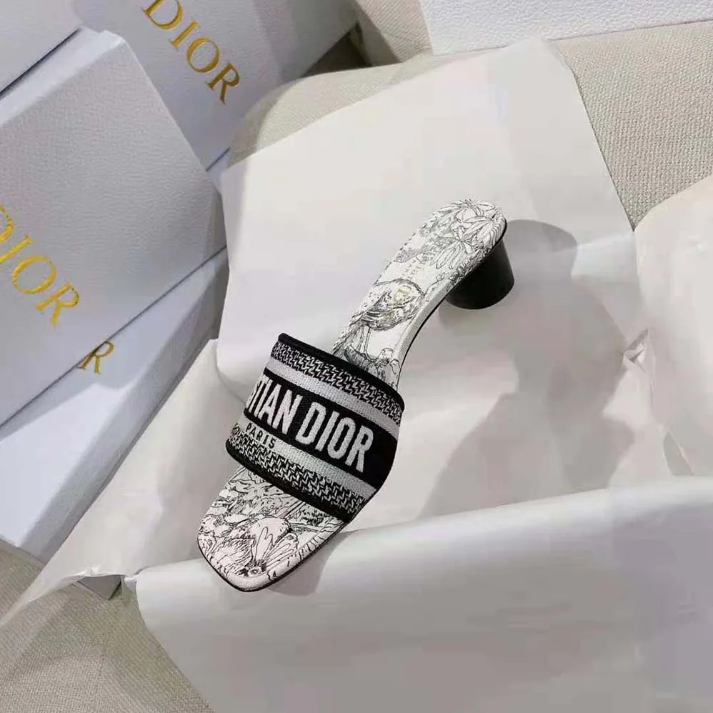 Dior Dway Heeled Slide White and Black Embroidered Cotton with Toile de Jouy Voyage Motif for Women Dior Dway Heeled Slide White and Black Embroidered Cotton with Toile de Jouy Voyage Motif for Women