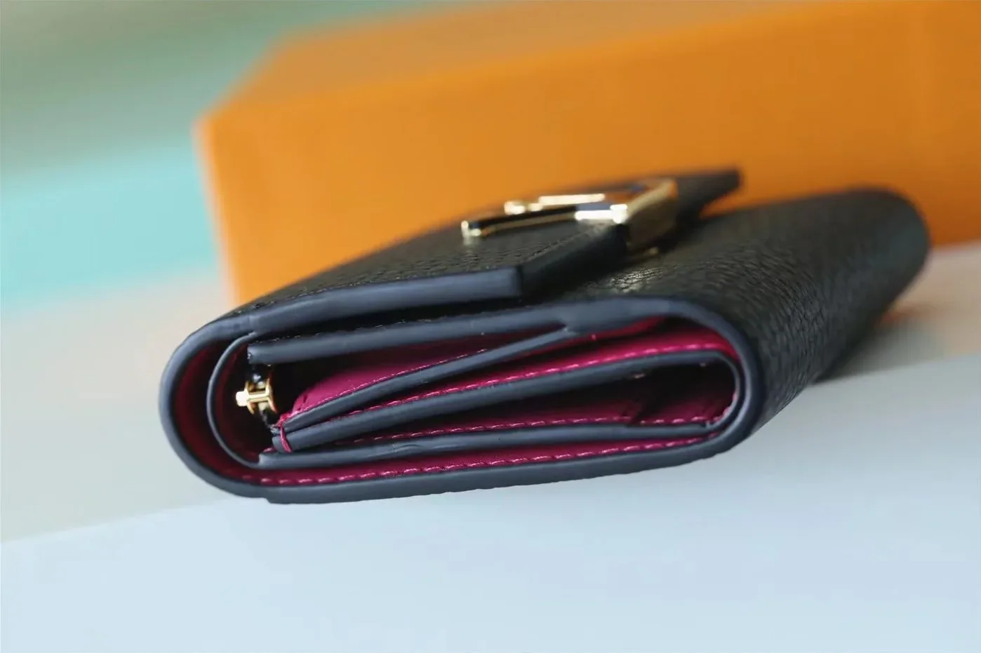 Louis Vuitton Capucines XS Wallet Black / Louis Vuitton Capucines XS Wallet Black /