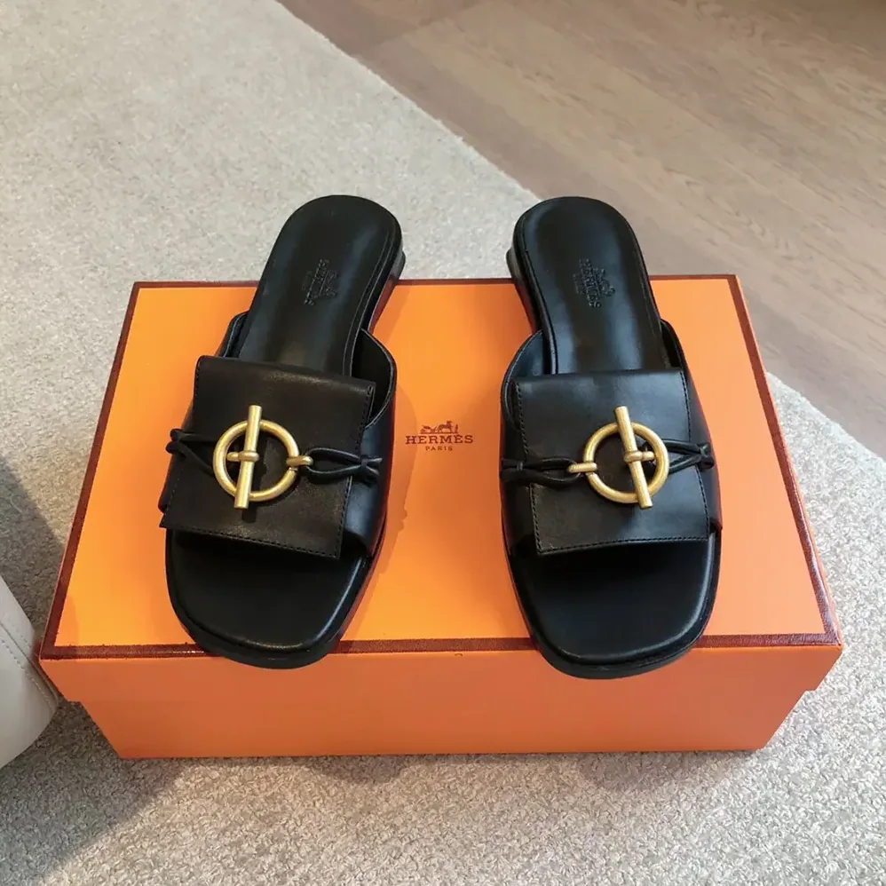 Hermes Isle Sandal in Calfskin Leather-Black H241145Z for Women