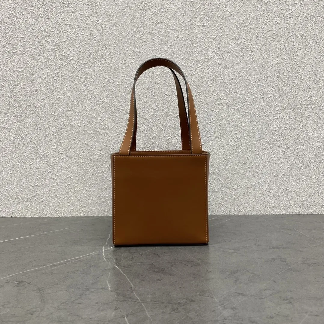 Celine Cube Bag Cuir Triomphe Square Tan / Celine Cube Bag Cuir Triomphe Square Tan /