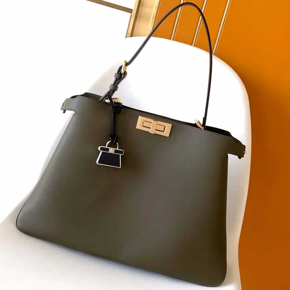 Fendi Peekaboo Soft Large Green Leather Bag for Women