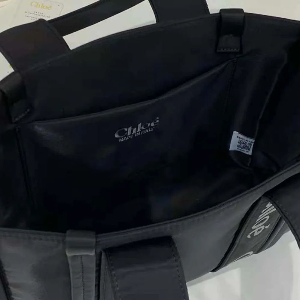 Chloe Medium Woody Tote Bag for Women in Black Chloe Medium Woody Tote Bag for Women in Black