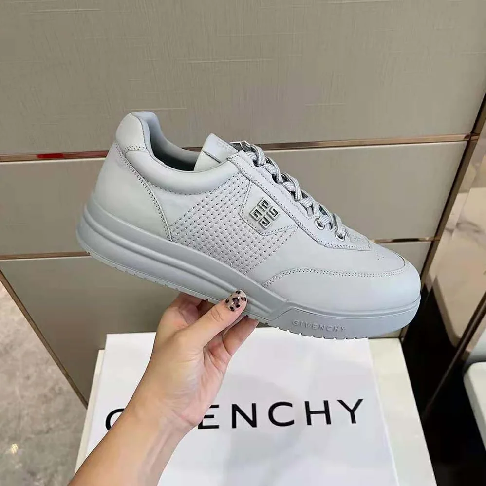 Givenchy G4 Sneakers in Leather for Men in Silver Givenchy G4 Sneakers in Leather for Men in Silver