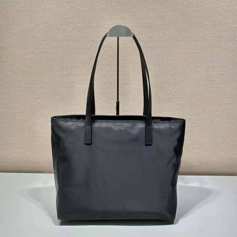 Prada Re-Nylon Tote Bag for Women in Black Prada Re-Nylon Tote Bag for Women in Black