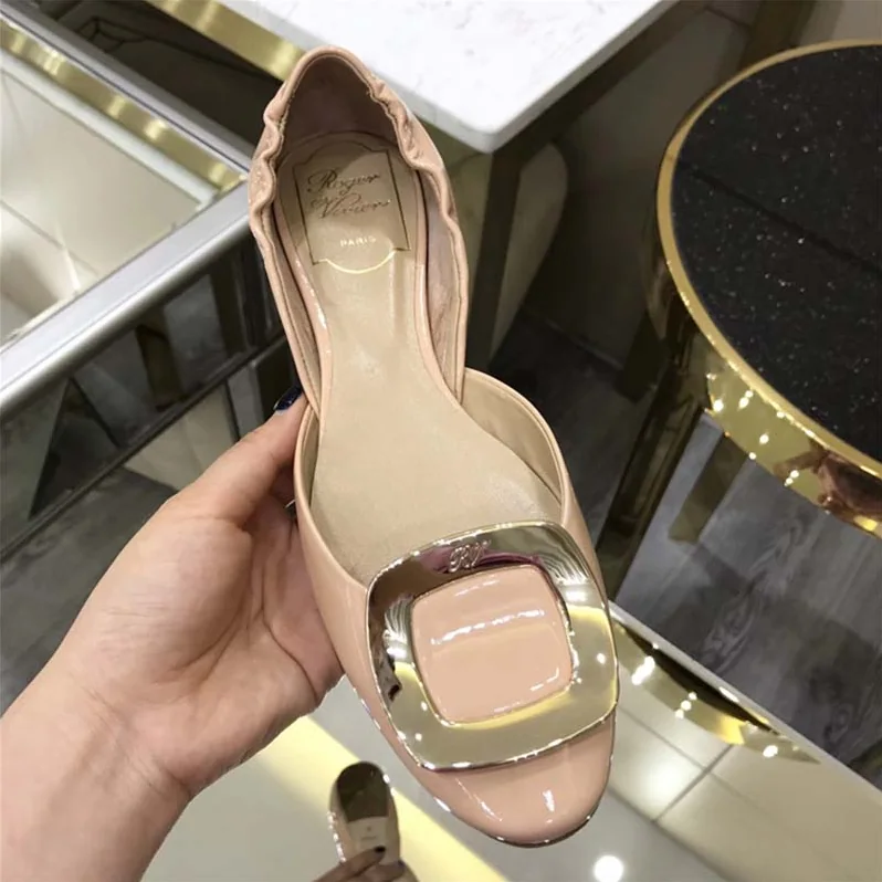 Roger Vivier Chips Ballerinas Patent Leather for Women in Sandy Roger Vivier Chips Ballerinas Patent Leather for Women in Sandy