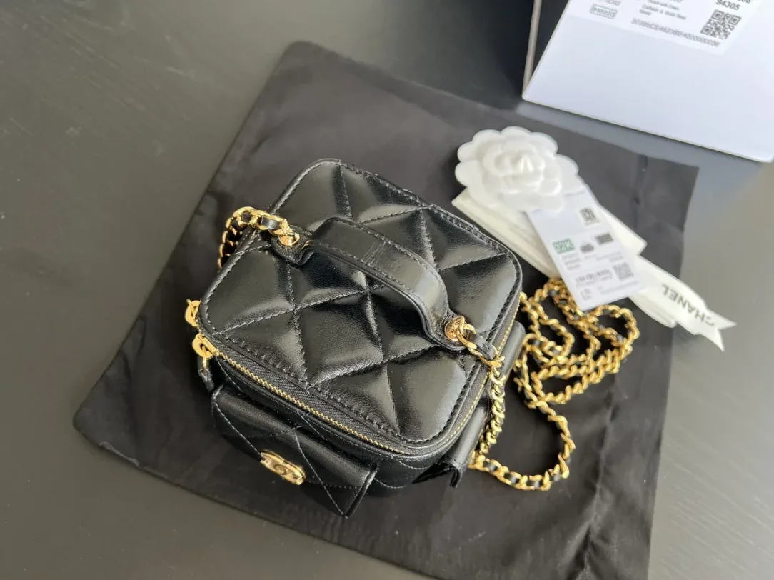 Chanel CC Vanity With Chain Bag Black / Chanel CC Vanity With Chain Bag Black /