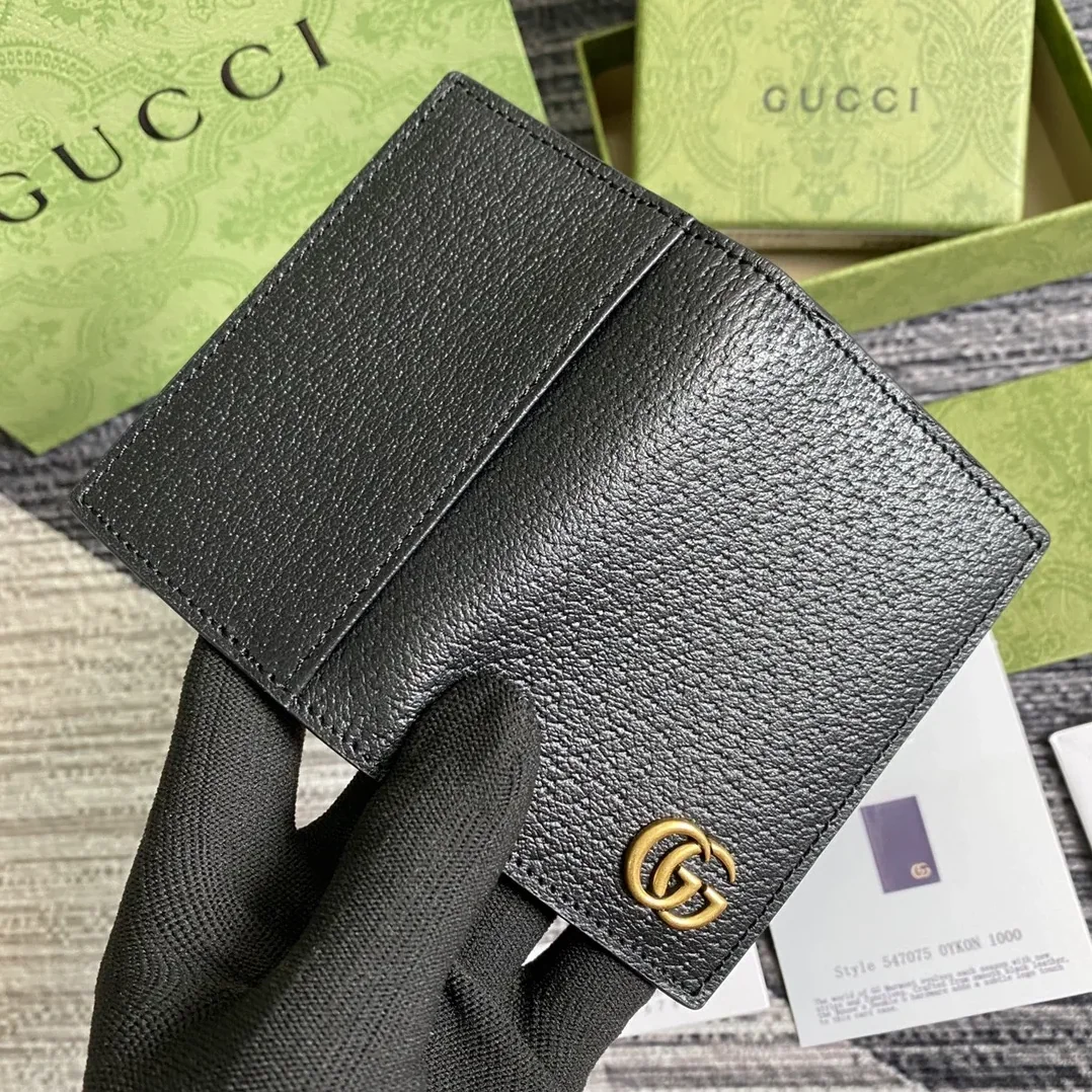 Gucci GG Marmont Card Case Black with Gold Toned Hardware / Gucci GG Marmont Card Case Black with Gold Toned Hardware /