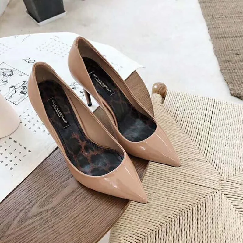 Dolce Gabbana D&G Shoes Patent Leather Pump with Leopard Sole 80mm Heel Hight for Women in Sandy Dolce Gabbana D&G Shoes Patent Leather Pump with Leopard Sole 80mm Heel Hight for Women in Sandy