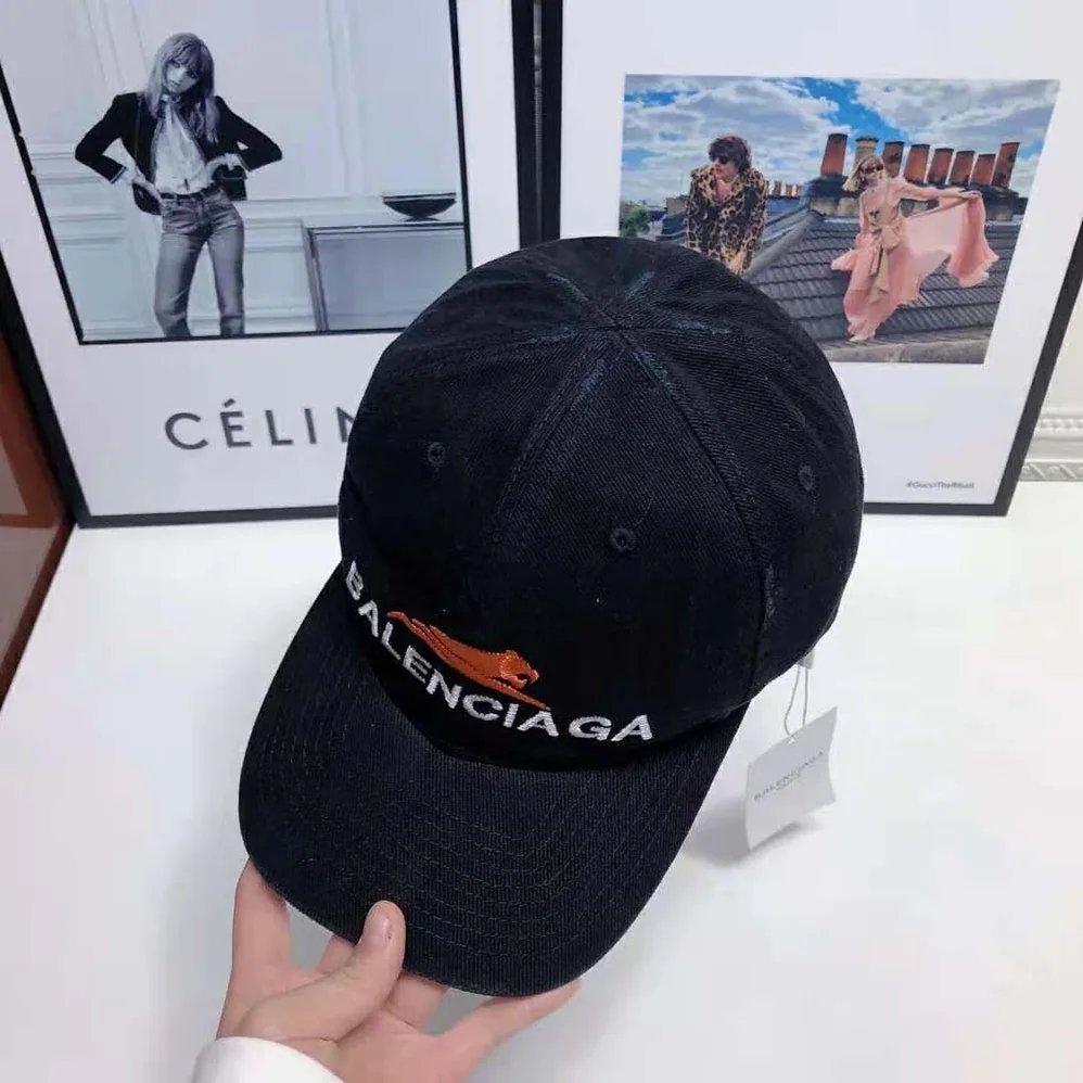 Balenciaga Year Of The Tiger Cap in Black and White Cotton Drill for Women Balenciaga Year Of The Tiger Cap in Black and White Cotton Drill for Women