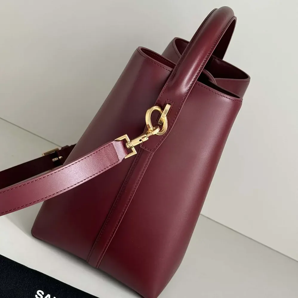 Saint Laurent YSL Le 37 in Shiny Leather for Women in Maroon