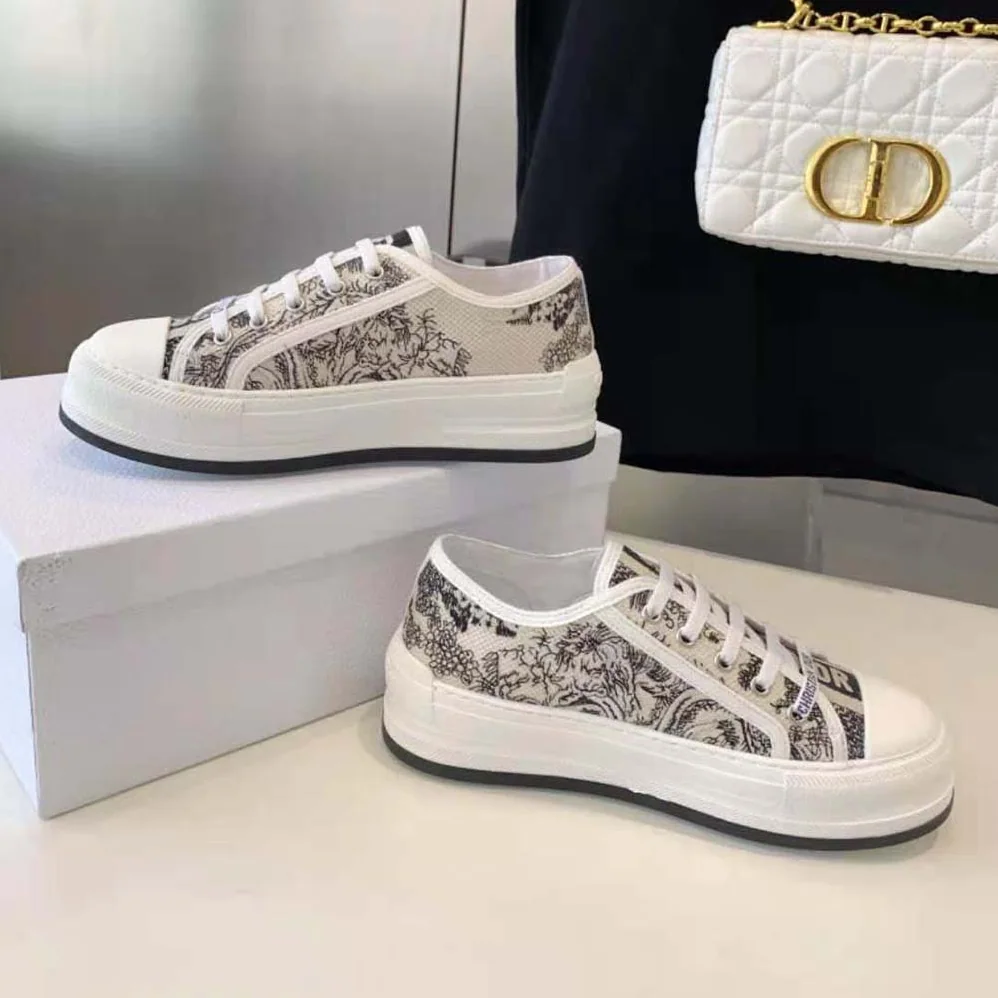 Dior Walk'n'dior Platform Sneaker White Embroidered Cotton with Blue Toile de Jouy Motif for Women Dior Walk'n'dior Platform Sneaker White Embroidered Cotton with Blue Toile de Jouy Motif for Women