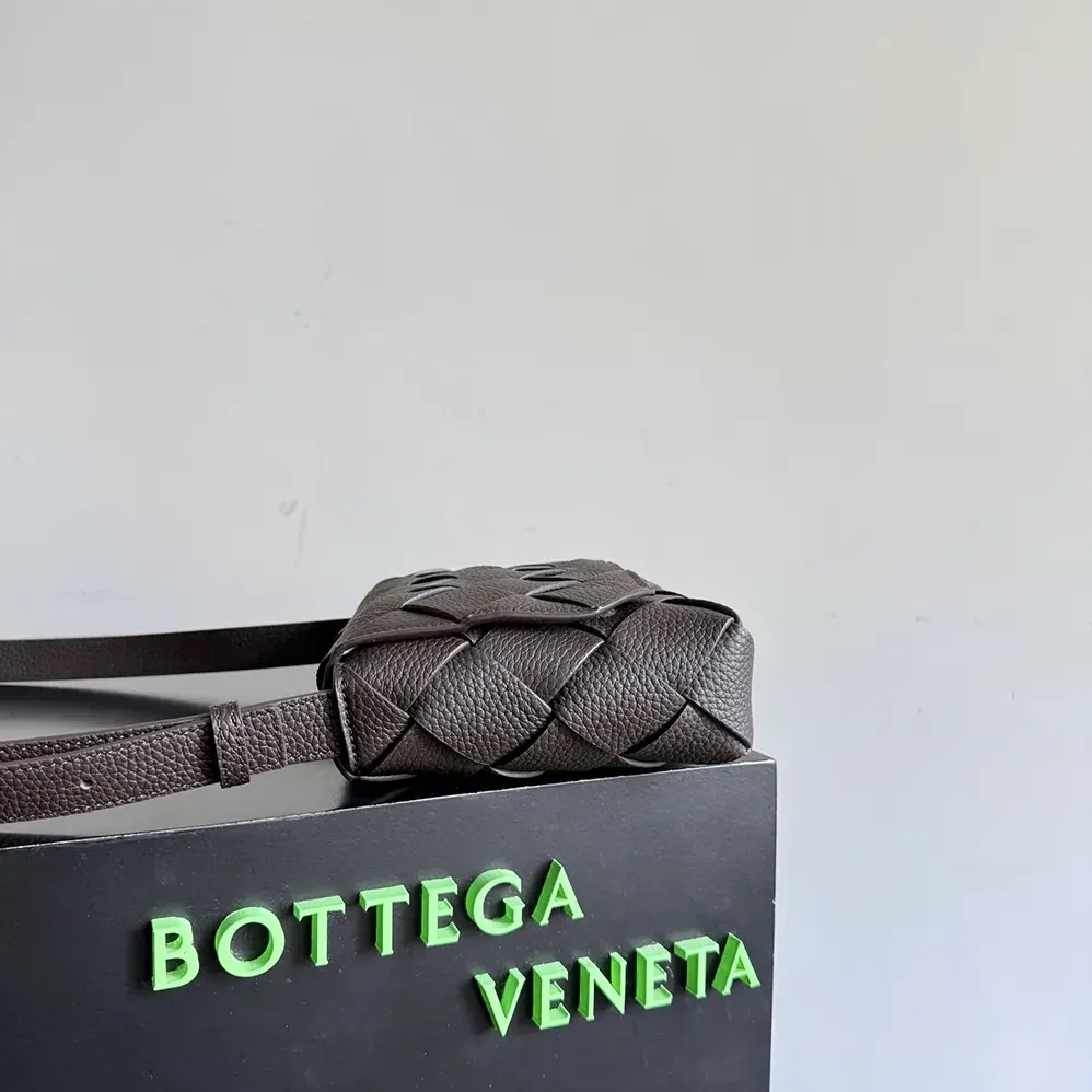 Bottega Veneta Diago for Unisex in Bordeaux