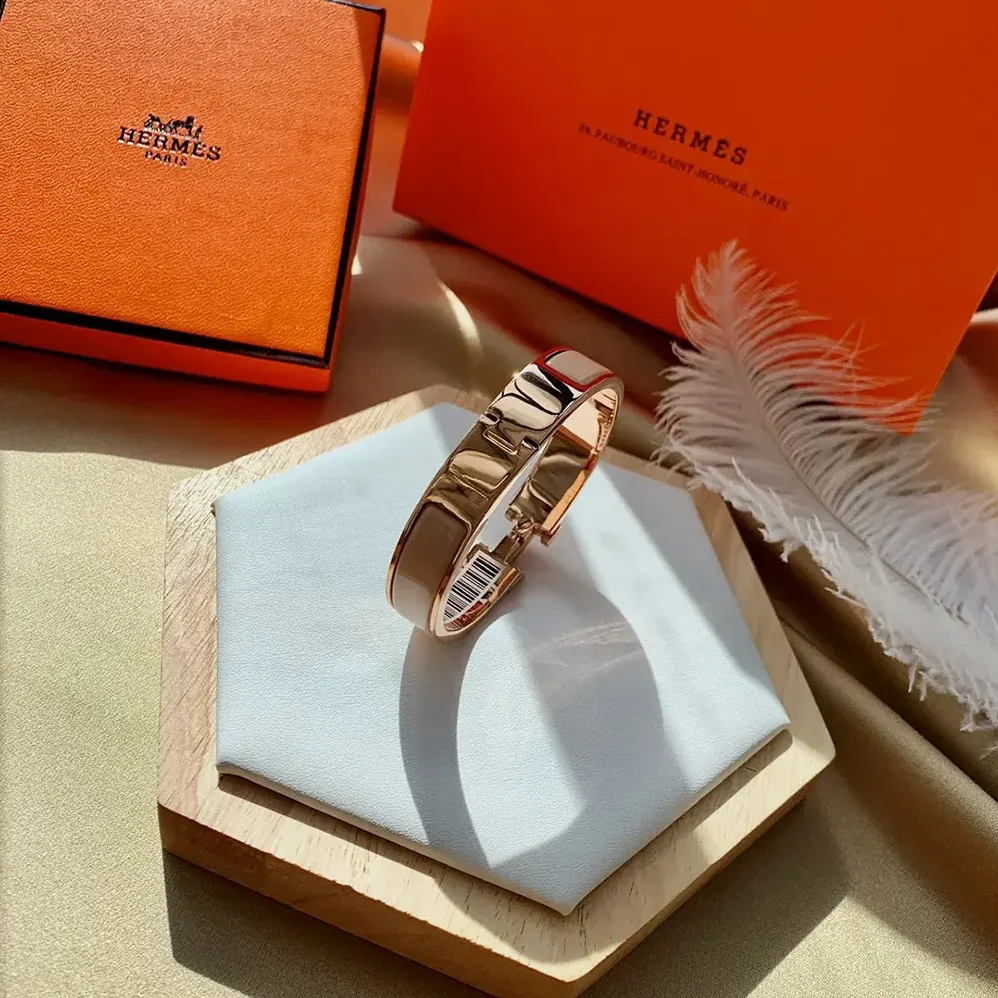 Hermes Clic H Bracelet for Unisex in Brown Hermes Clic H Bracelet for Unisex in Brown