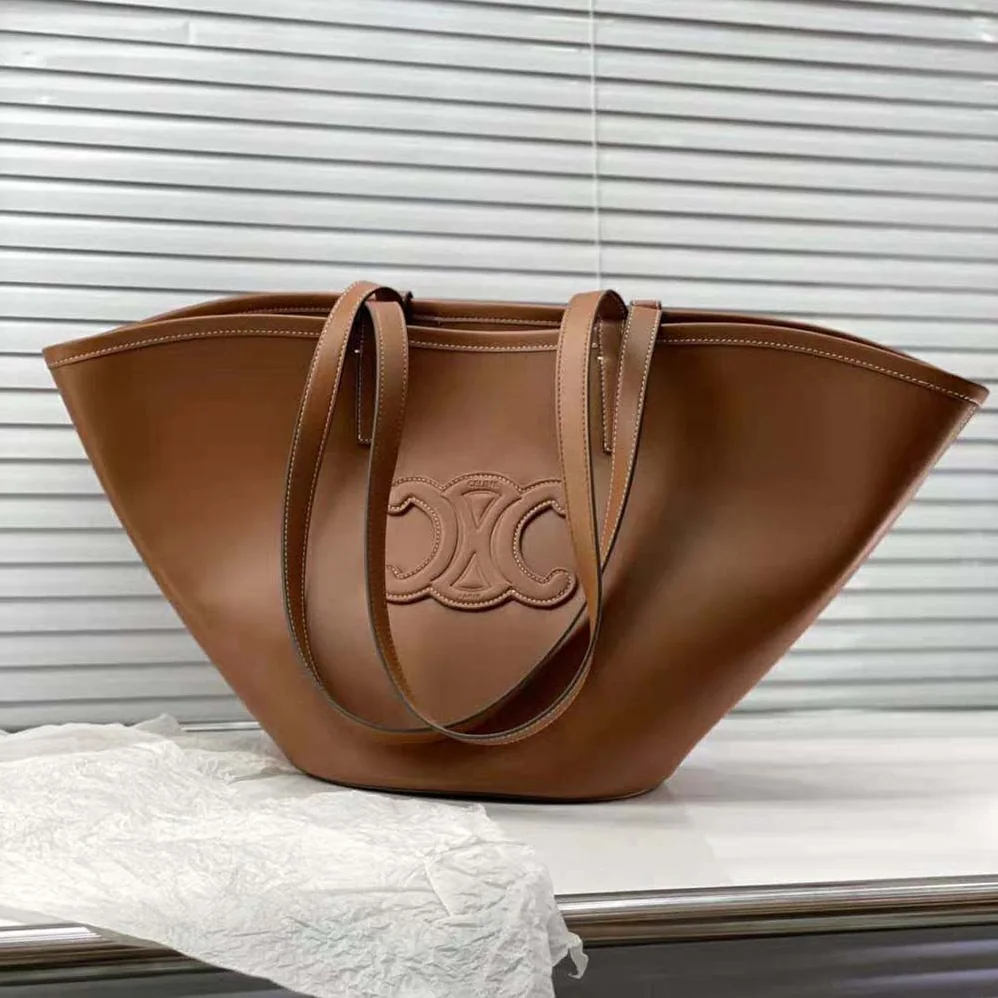 Celine Medium Couffin Cuir Triomphe in Smooth Calfskin for Women in Brown Celine Medium Couffin Cuir Triomphe in Smooth Calfskin for Women in Brown