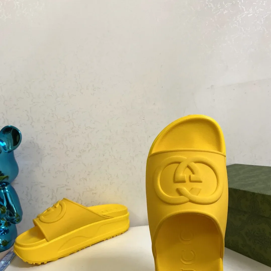 Gucci Interlocking G Slide Sandal Yellow Gucci Interlocking G Slide Sandal Yellow