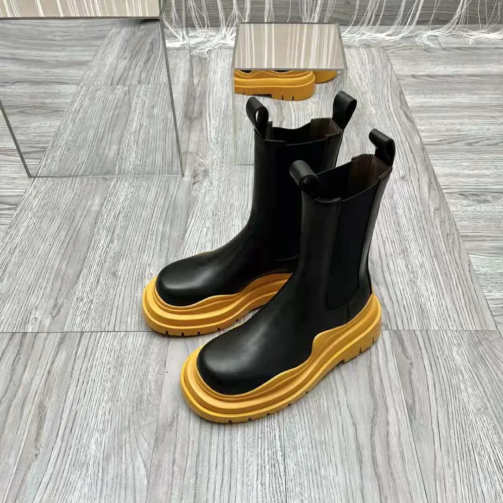 Bottega Veneta Tire Chelsea Boot in Vegetally-Tanned Leather for Unisex in Orange