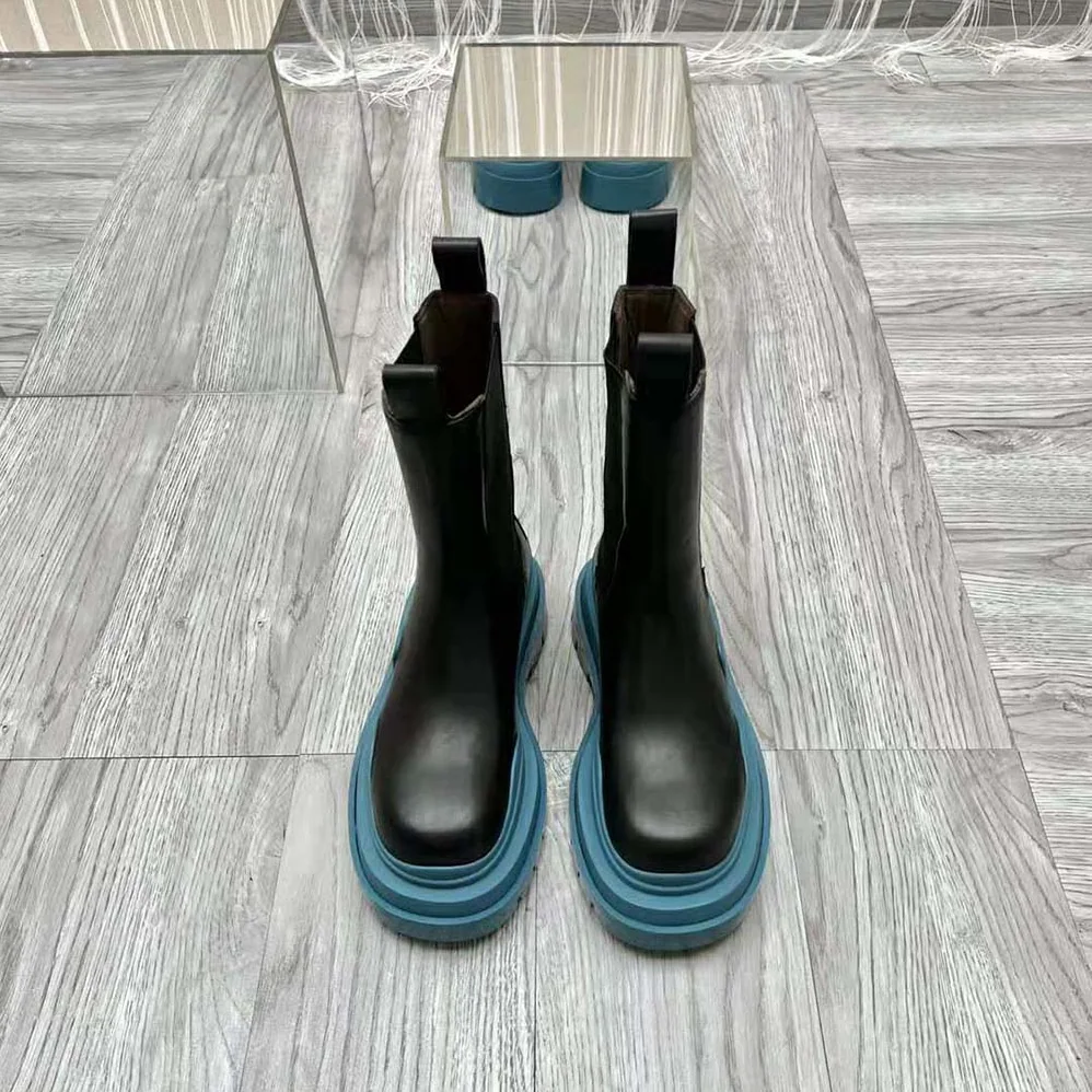 Bottega Veneta Tire Chelsea Boot in Vegetally-Tanned Leather for Unisex in Blue Bottega Veneta Tire Chelsea Boot in Vegetally-Tanned Leather for Unisex in Blue