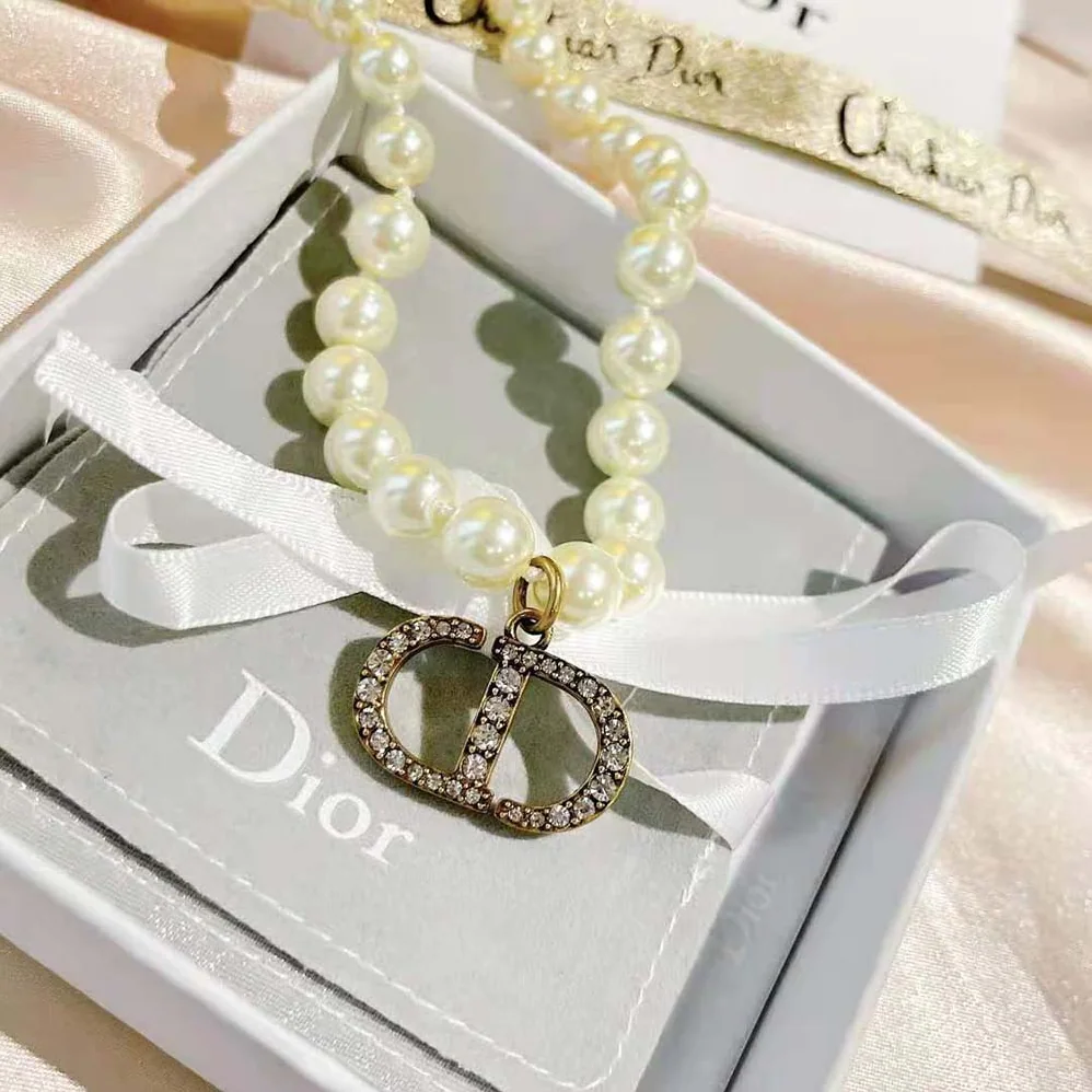 Dior 30 Montaigne Choker Antique Gold-Finish Metal with White Resin Pearls and White Crystals for Women Dior 30 Montaigne Choker Antique Gold-Finish Metal with White Resin Pearls and White Crystals for Women