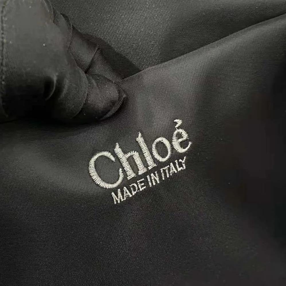 Chloe Large Woody Tote Bag for Women in Black Chloe Large Woody Tote Bag for Women in Black