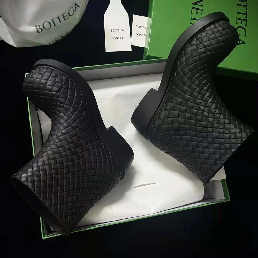 Bottega Veneta Fireman Ankle Boot for Unisex in Black Bottega Veneta Fireman Ankle Boot for Unisex in Black