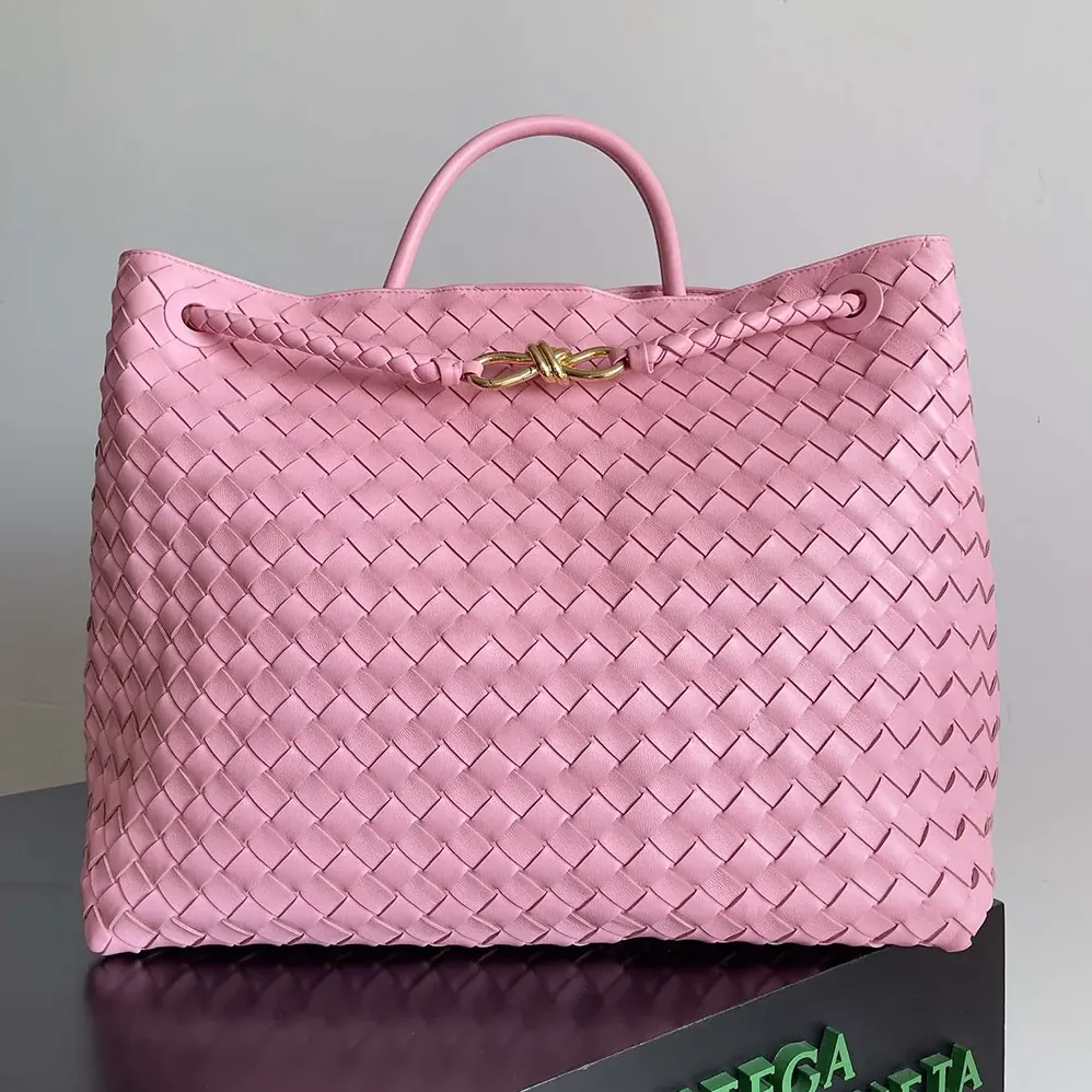 Bottega Veneta Large Andiamo in Lambskin Leather for Women in Pink