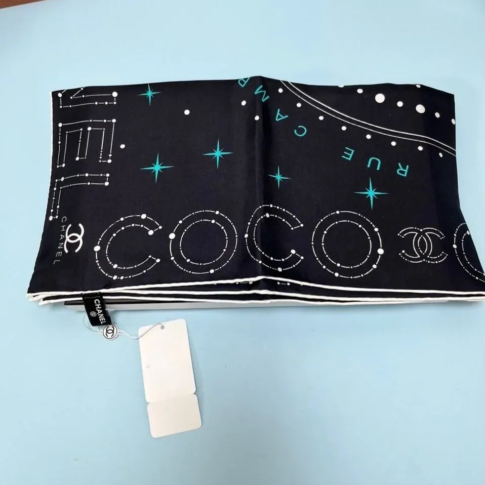 Chanel 25C Coco Square Scarf Black /