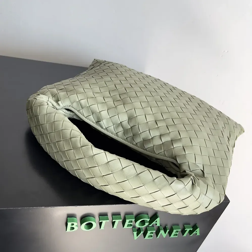 Bottega Veneta Hop Shoulder Bag in Calfskin Leather for Women in Olive