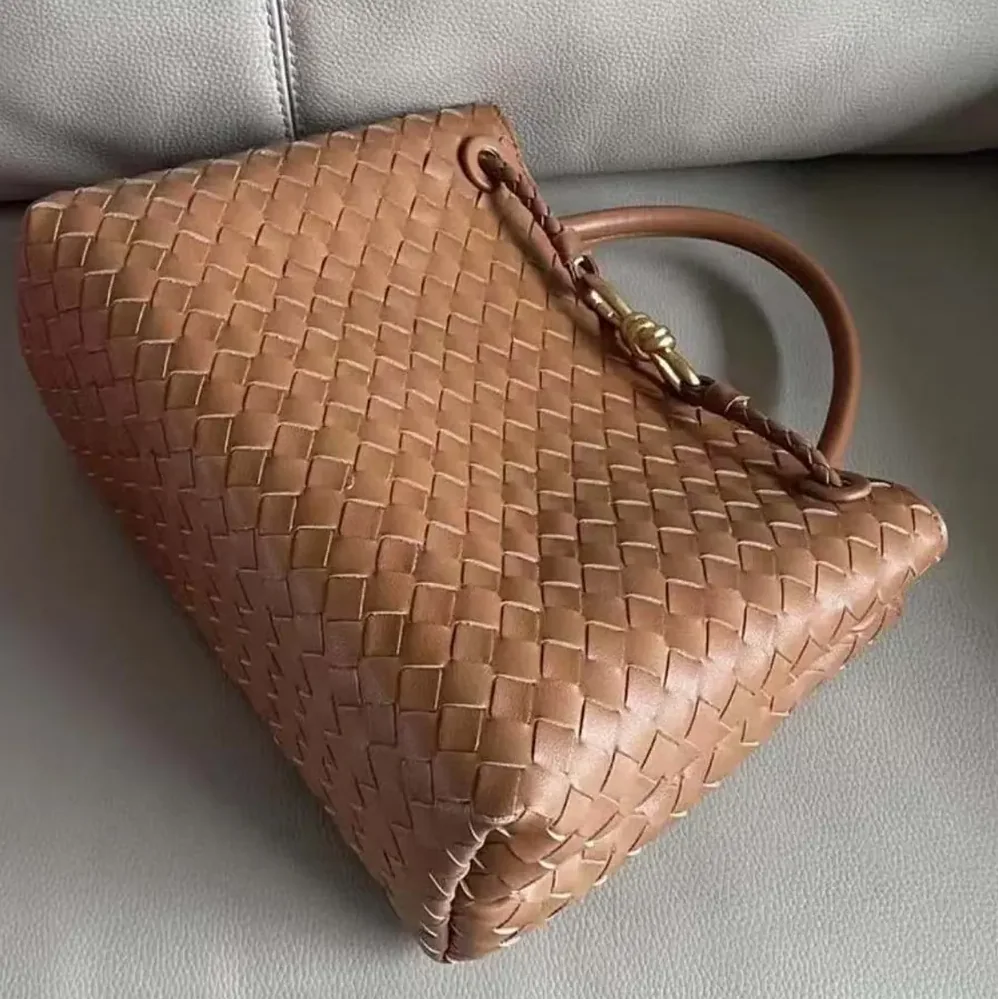 Bottega Veneta Small Andiamo Intrecciato Leather Top Handle Bag for Women in Brown Bottega Veneta Small Andiamo Intrecciato Leather Top Handle Bag for Women in Brown