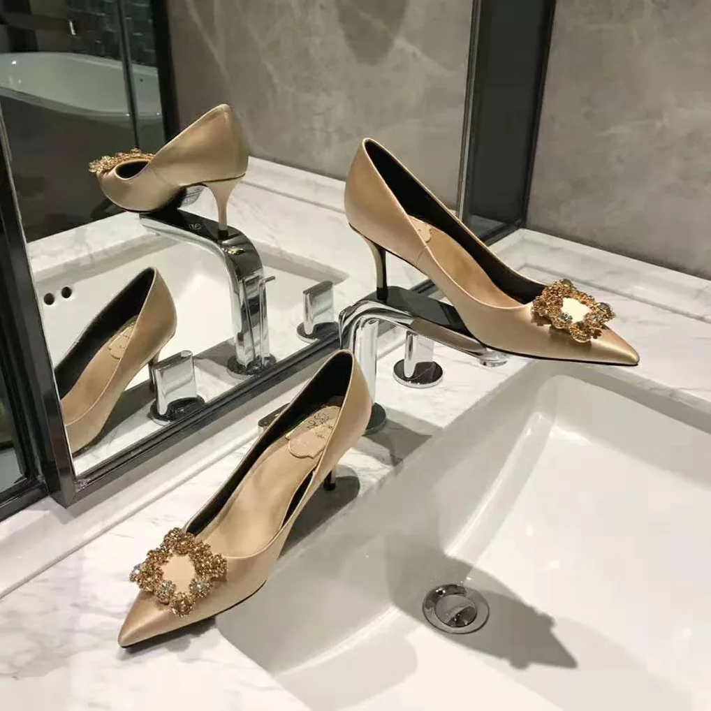 Roger Vivier Silk Flower Strass Pumps 6.6 cm Heel for Women in Sandy