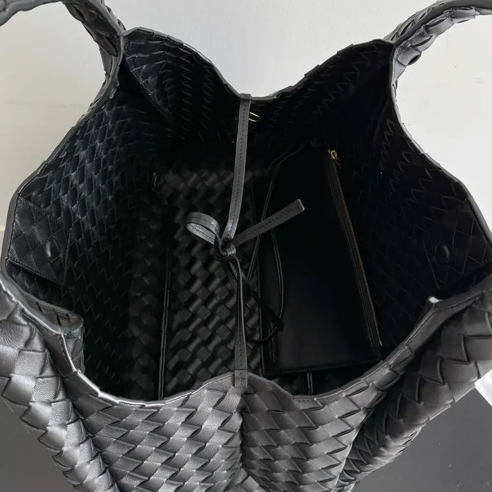 Bottega Veneta Medium Campana for Women in Black Bottega Veneta Medium Campana for Women in Black