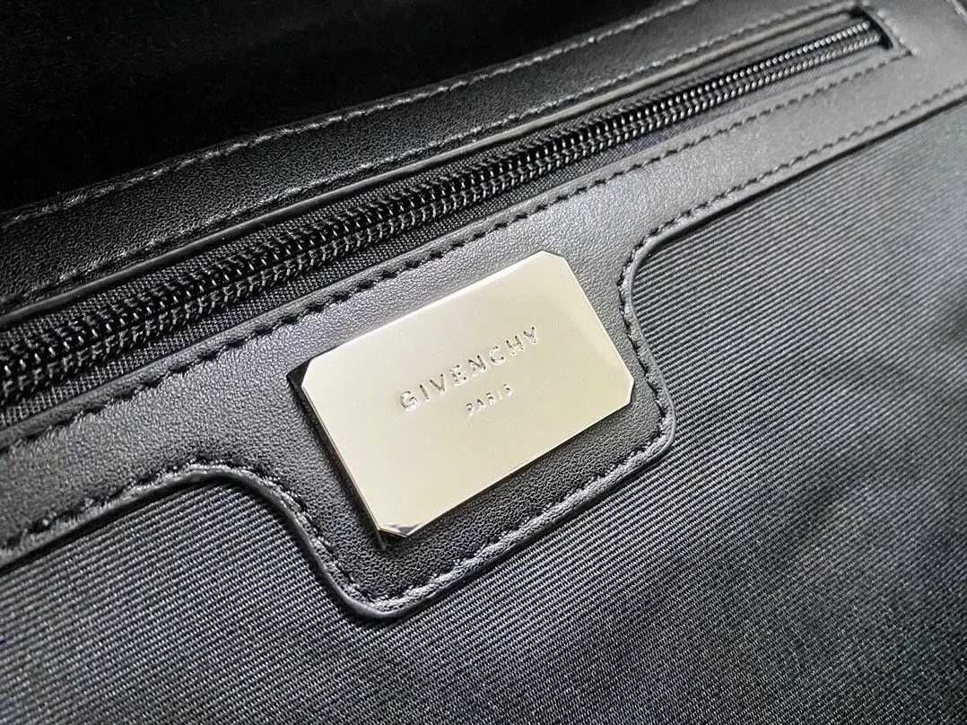 Givenchy Essentiel U Backpack Black , Backpacks in GVC