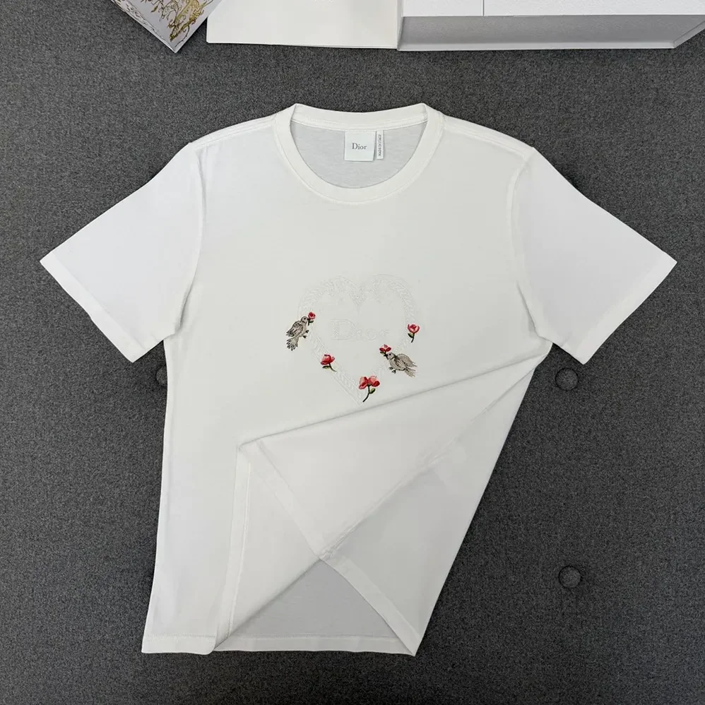 Dior Dioramour Fitted T-Shirt White Cotton Jersey with Multicolor Doves & Roses Motif for Women Dior Dioramour Fitted T-Shirt White Cotton Jersey with Multicolor Doves & Roses Motif for Women