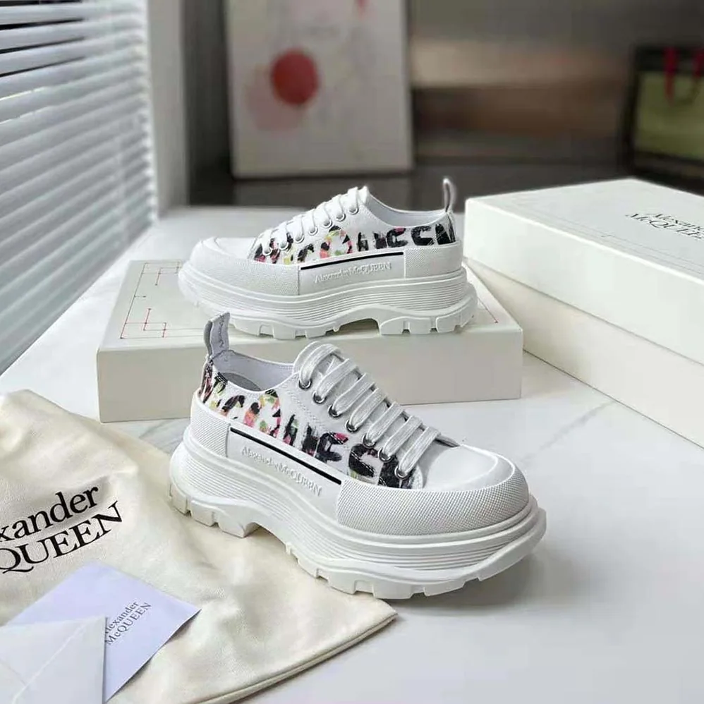Alexander Mcqueen Tread Slick Lace for Unisex in up in White Alexander Mcqueen Tread Slick Lace for Unisex in up in White