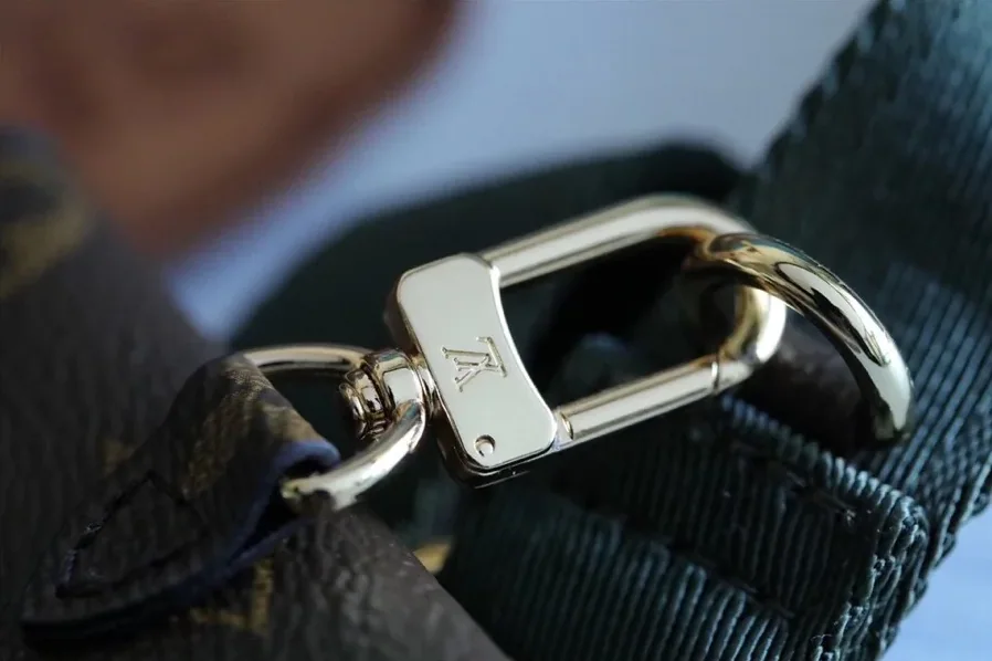 Louis Vuitton Pochette Felicie Strap & Go Wallet Shoulder Bag / Khaki Green Monogram Canvas Gold Hardware
