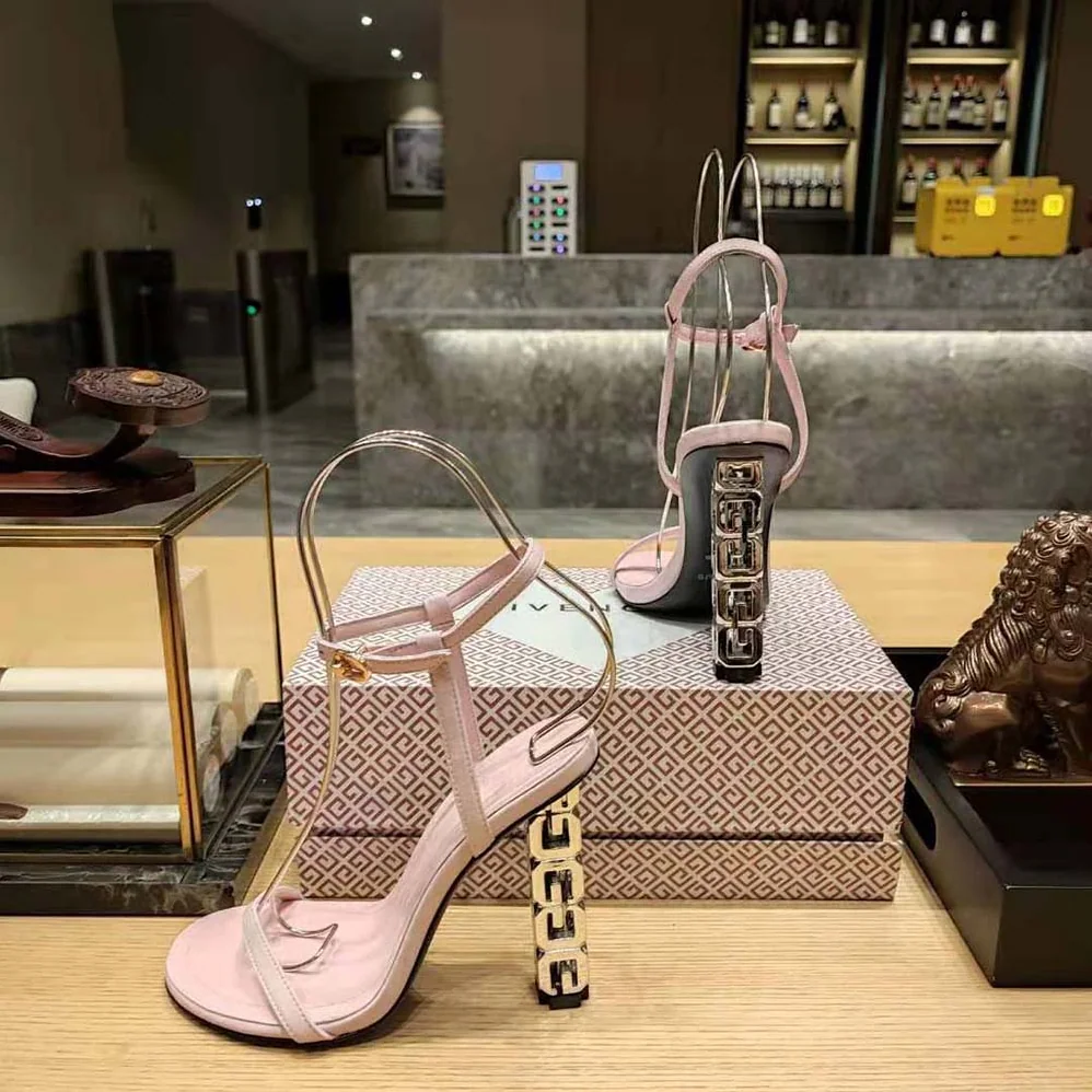 Givenchy G Cube Sandals in Leather for Women in Pink Givenchy G Cube Sandals in Leather for Women in Pink