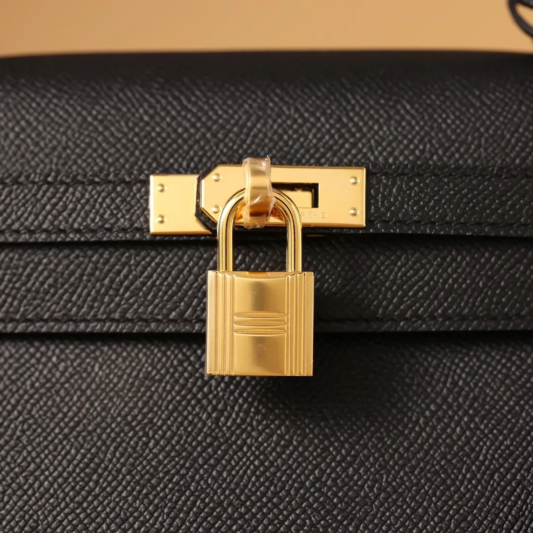 Hermes Kelly Epsom Gold Tone Lock Bag Black 9,/