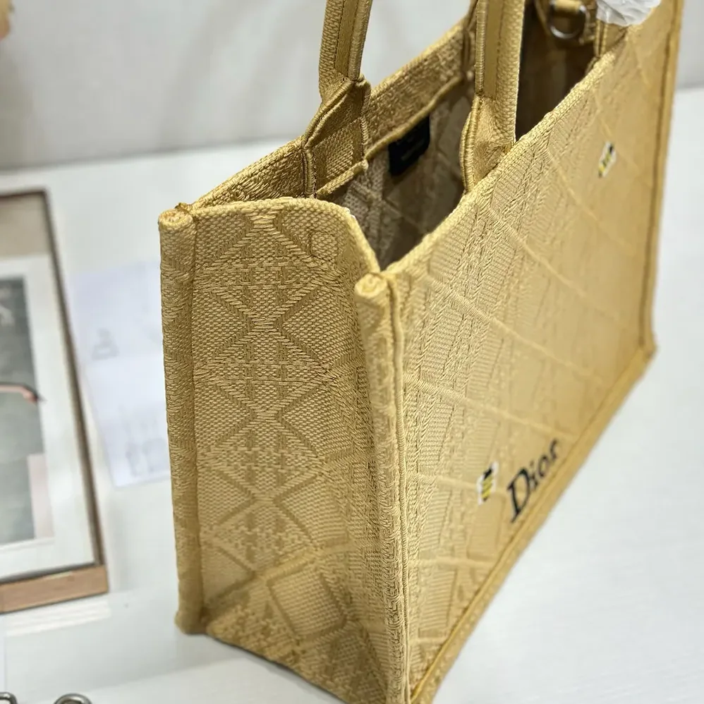 Dior Medium Dior Book Tote with Strap Natural Cannage Raffia for Women in Effect Embroidery Dior Medium Dior Book Tote with Strap Natural Cannage Raffia for Women in Effect Embroidery