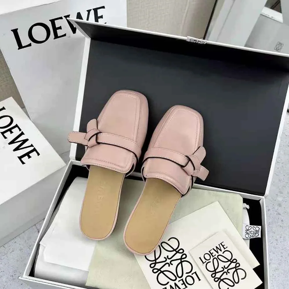 Loewe Gate Flat Mule in Calfskin for Women in Pink Loewe Gate Flat Mule in Calfskin for Women in Pink