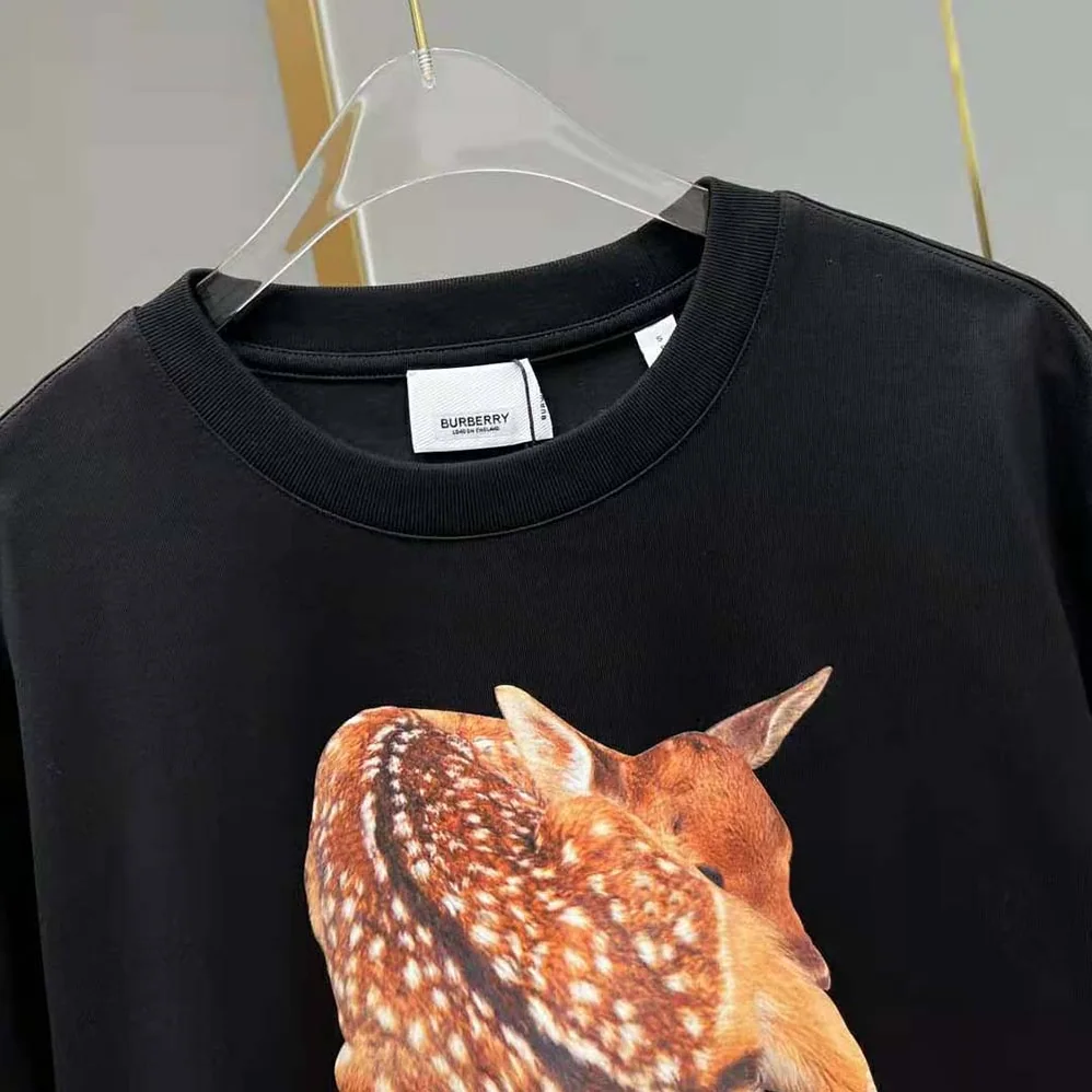 Burberry Deer Print Cotton Oversized T-shirt for Women in Black