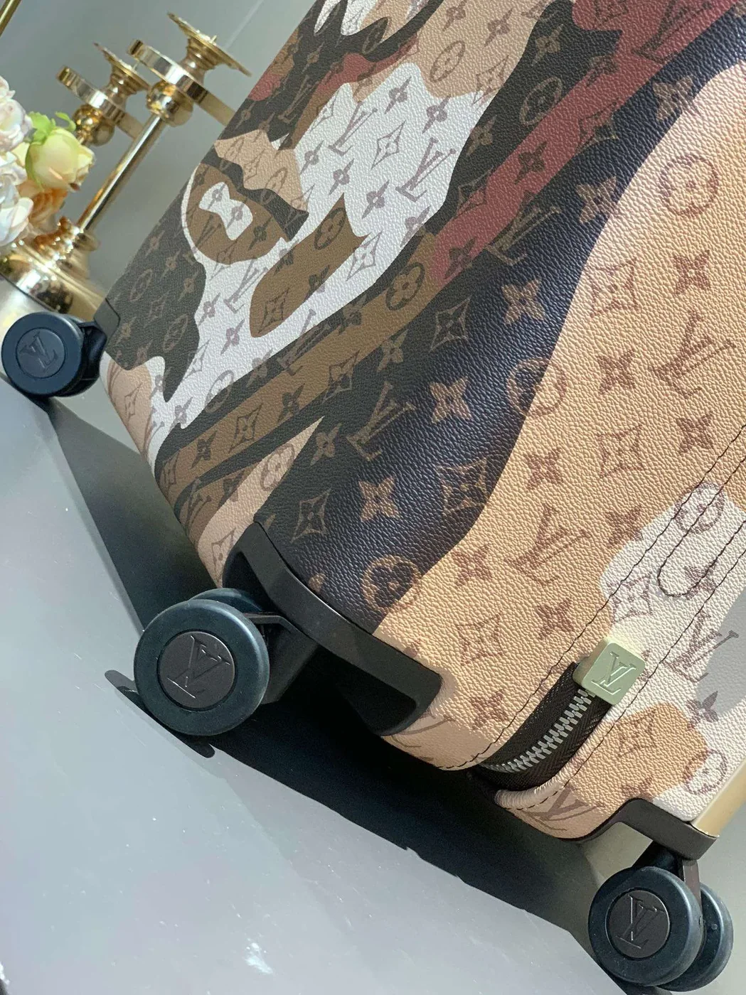 Louis Vuitton Horizon 55 Suitcase in Monogram Brown Champagne Hardware Louis Vuitton Horizon 55 Suitcase in Monogram Brown Champagne Hardware