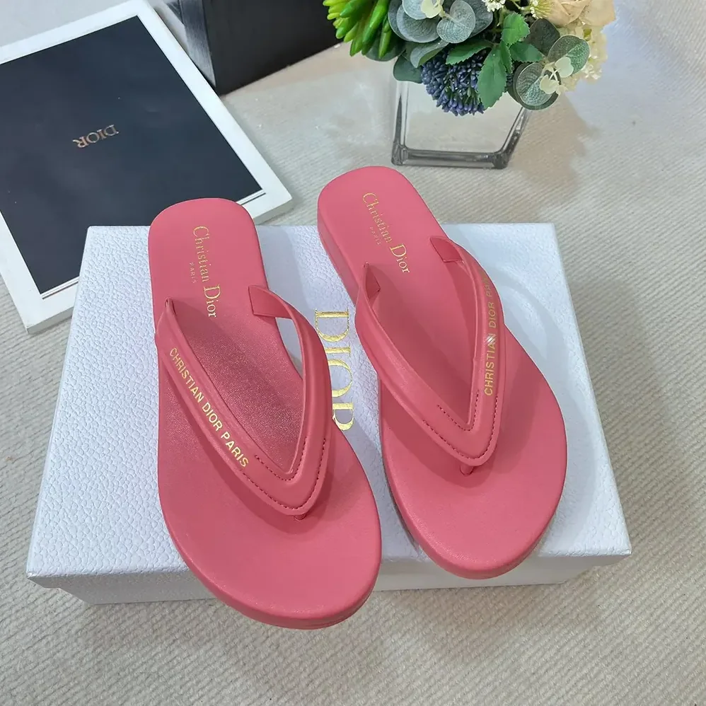 Dior Diorsea Thong Sandal Candy Pink Leather for Women in Effect Fabric Dior Diorsea Thong Sandal Candy Pink Leather for Women in Effect Fabric