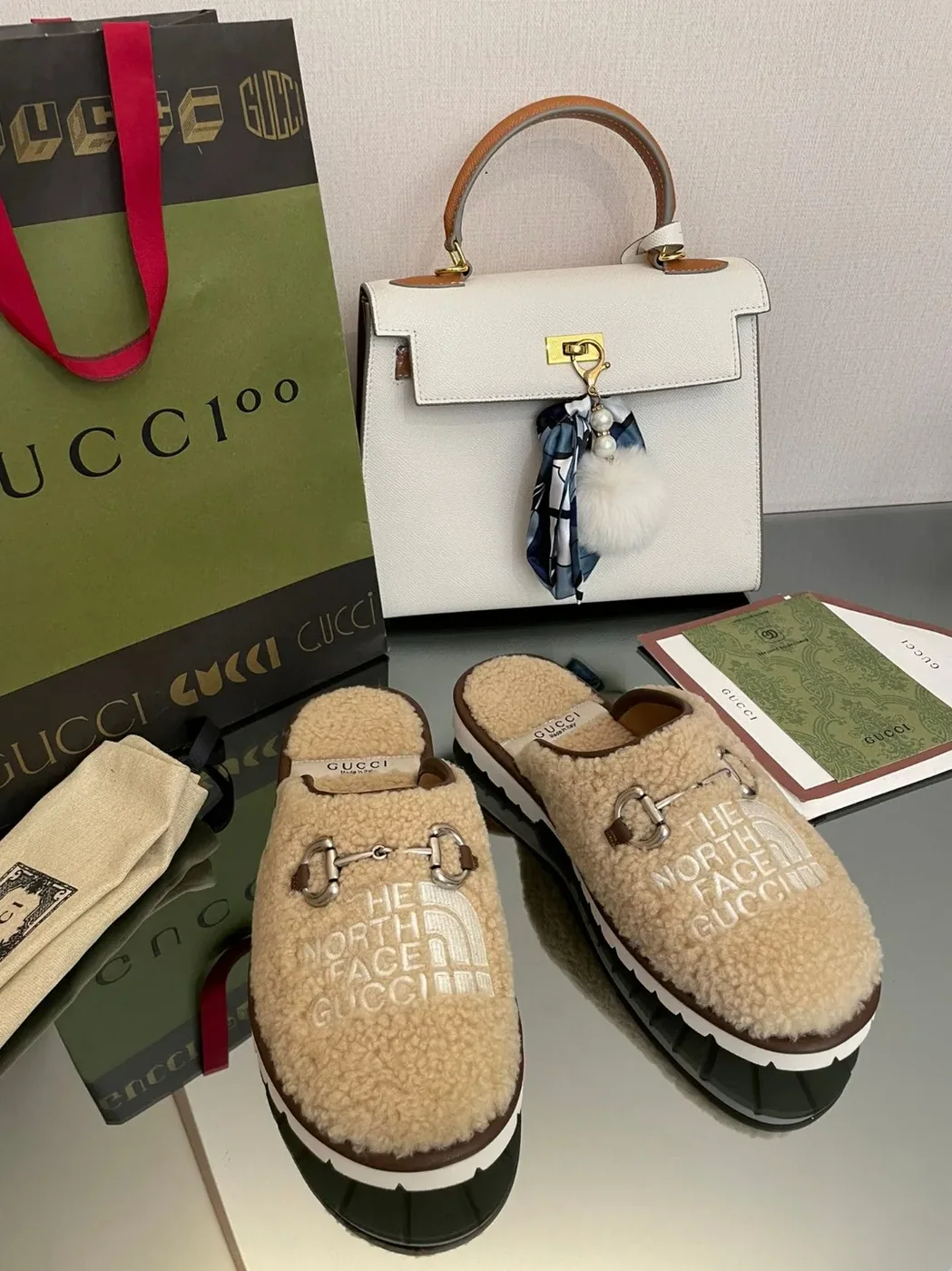 Gucci x The North Face Slippers Beige DEB70 Gucci x The North Face Slippers Beige DEB70
